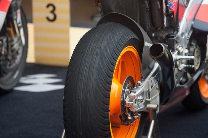 Giải đua MotoGP 2017 sẽ dùng lốp thông minh của Michelin ảnh 3