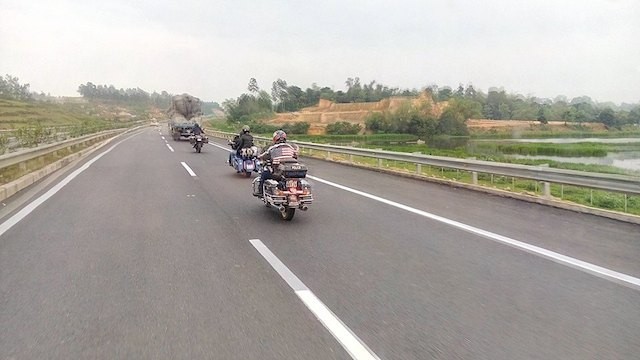 Tranh cãi về đoàn mô-tô phân khối lớn đi vào cao tốc Hà Nội-Lào Cai ảnh 1