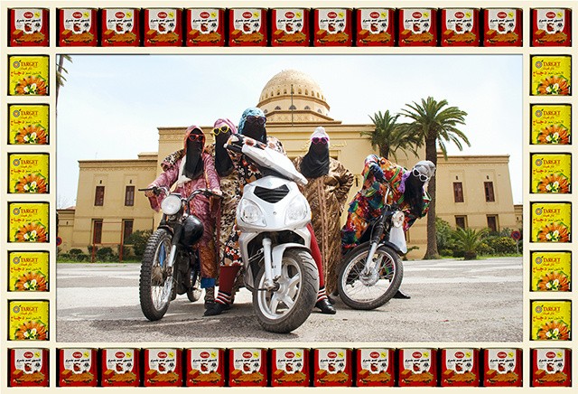 Phụ nữ Ả Rập diện thời trang đi xe máy như thế nào? ảnh 1