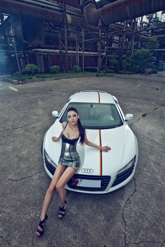 Người đẹp khoe dáng ngọc bên Audi R8 “Transformer“ ảnh 5