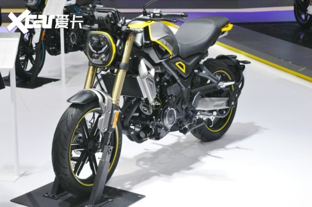 Naked bike Trung Quốc Voge 350AC gây bất ngờ với động cơ giống hệt hai mẫu YZF-R3 và MT-03 của Yamaha  ảnh 1
