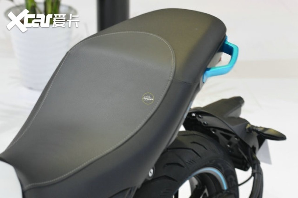 Naked bike Trung Quốc Voge 350AC gây bất ngờ với động cơ giống hệt hai mẫu YZF-R3 và MT-03 của Yamaha  ảnh 8