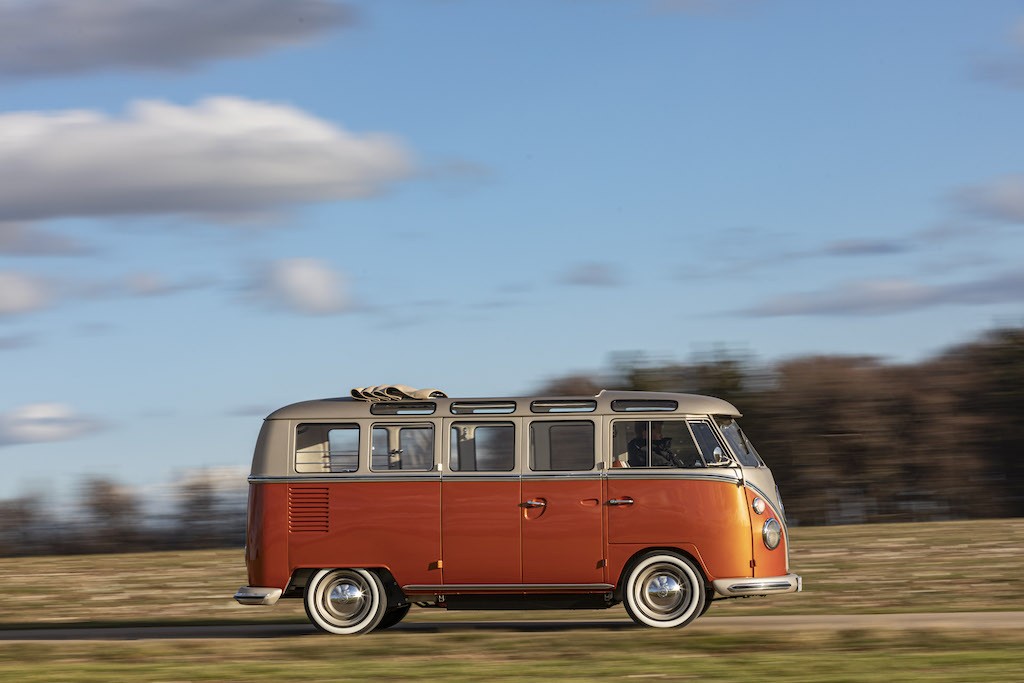 Volkswagen thét giá xe bus đời “ơ kìa” đắt ngang xế hộp hạng sang và sự thật bất ngờ phía sau ảnh 11