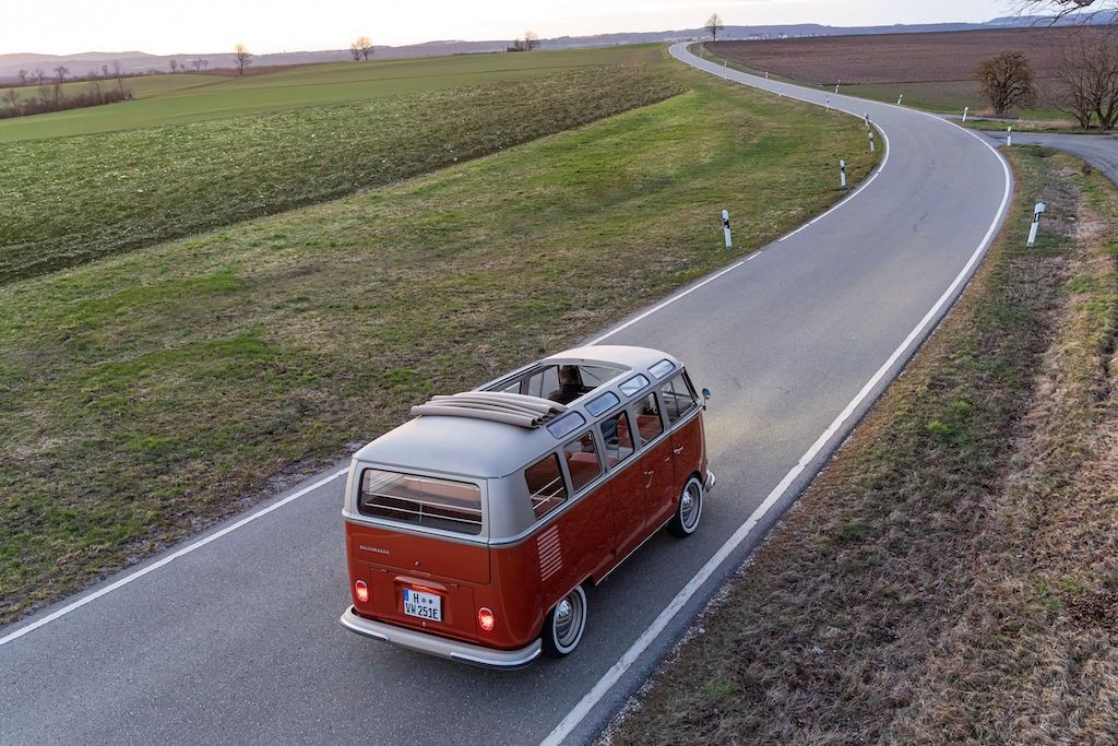 Volkswagen thét giá xe bus đời “ơ kìa” đắt ngang xế hộp hạng sang và sự thật bất ngờ phía sau ảnh 2