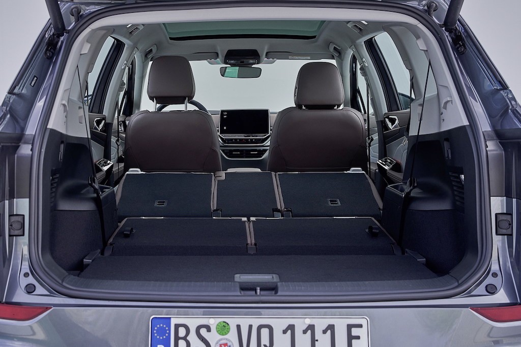 Mercedes tung EQB, Volkswagen ngay lập tức đáp trả với SUV điện 7 chỗ ID.6 ảnh 7