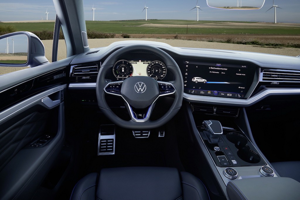 “Cầm đầu” một loạt công ty con làm siêu SUV, Volkswagen lại khiêm tốn với xe địa hình thể thao Touareg R ảnh 9