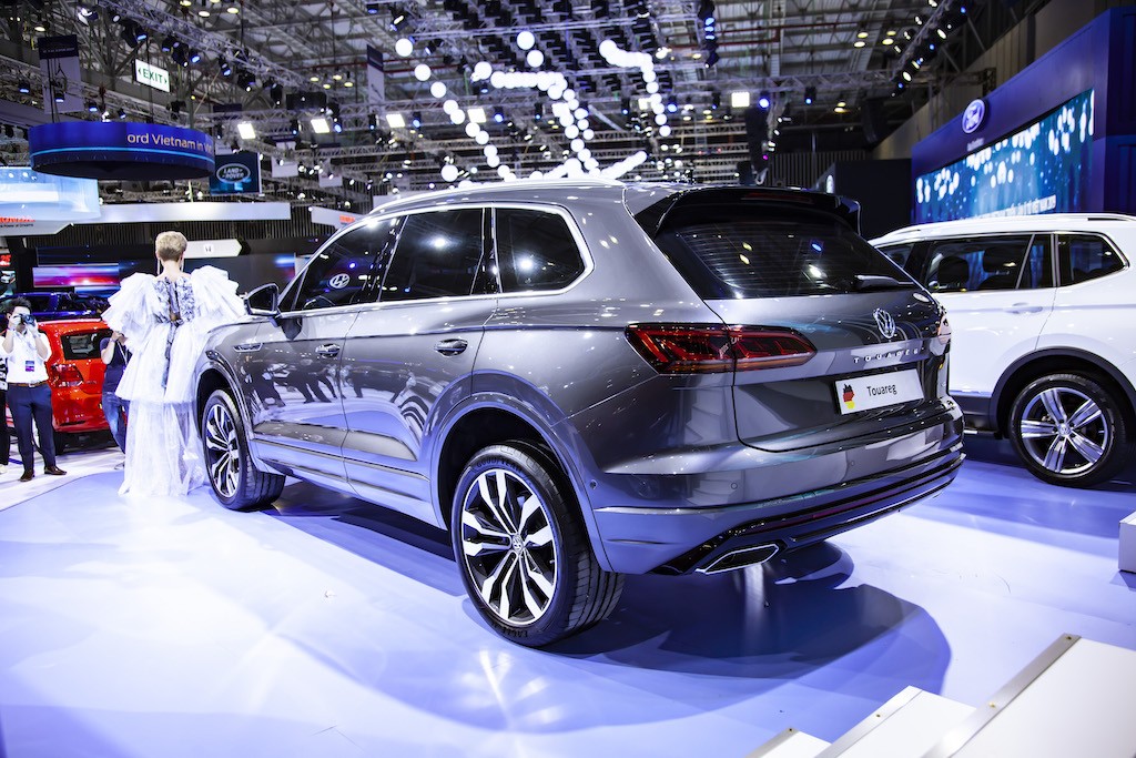 VW TOUAREG 2019 chốt giá 3,099 tỷ tại Việt Nam, đấu Lexus RX 300 giá 3,18 tỷ ảnh 2