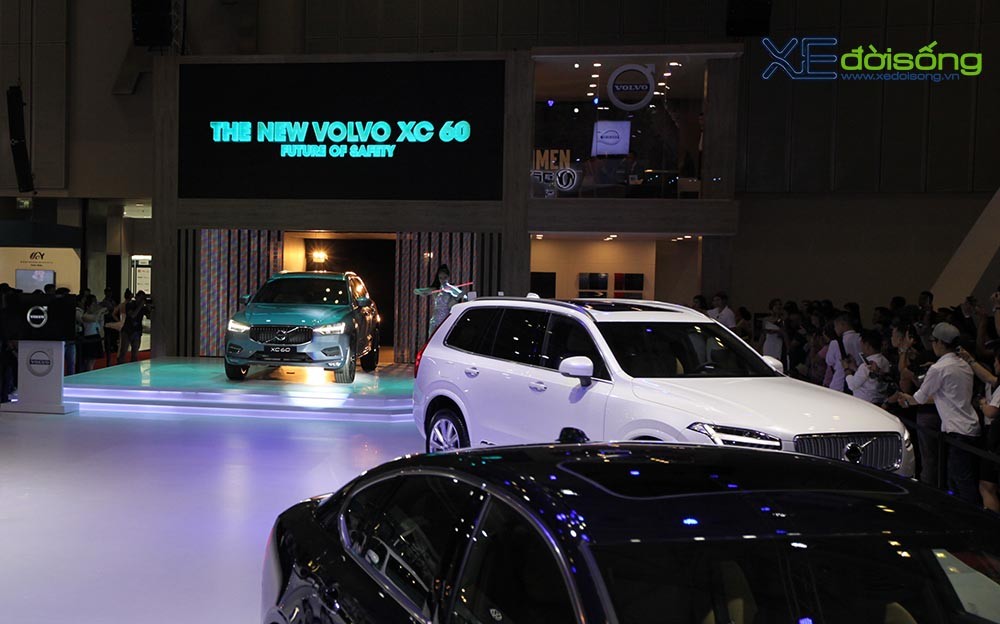 VIMS 2017: Ra mắt Volvo XC60 2018 giá 2,45 tỉ đồng, đấu Mercedes GLC ảnh 3