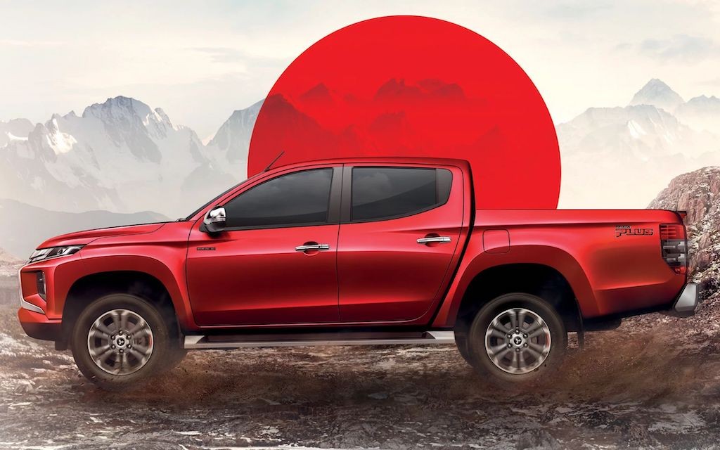 Tiếp nối Xpander, tới lượt bán tải Mitsubishi Triton có bản kỷ niệm “đỏ chói” Passion Red Edition ảnh 2