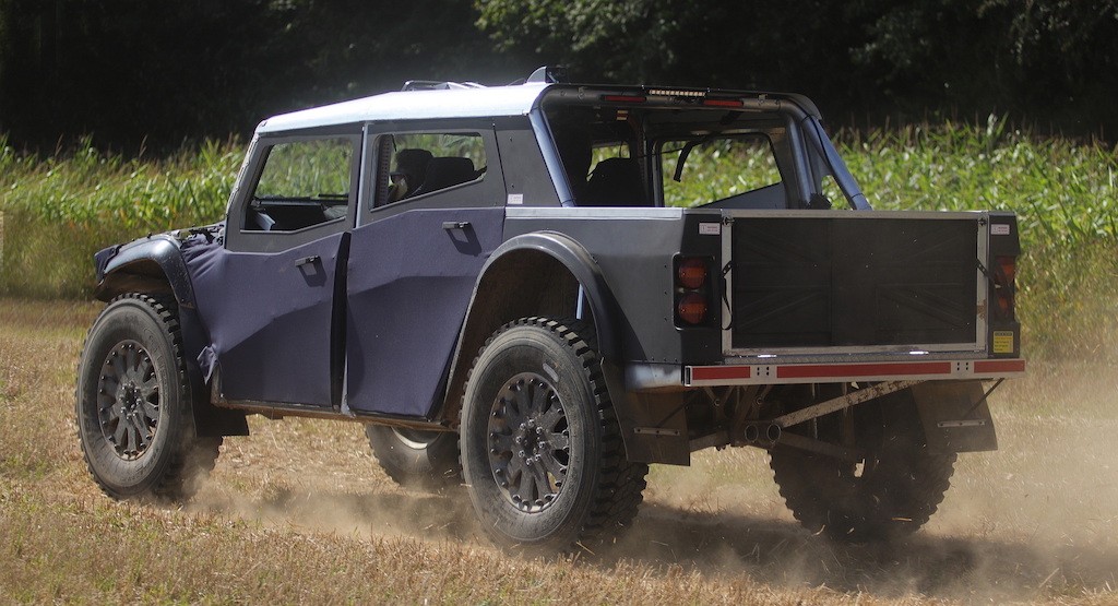 Nước Anh lại có xe địa hình cực “dị” Fering Pioneer: dáng “ngầu” như Hummer, lốp xe tải, vỏ bằng... vải bạt ảnh 2