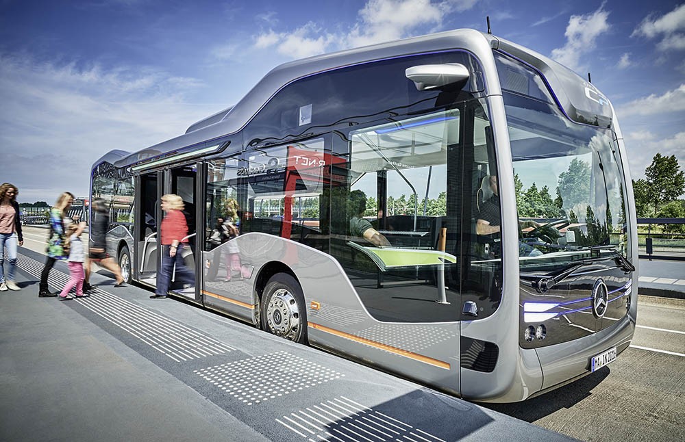 Ra mắt xe buýt đô thị tự lái Mercedes-Benz Future Bus ảnh 1