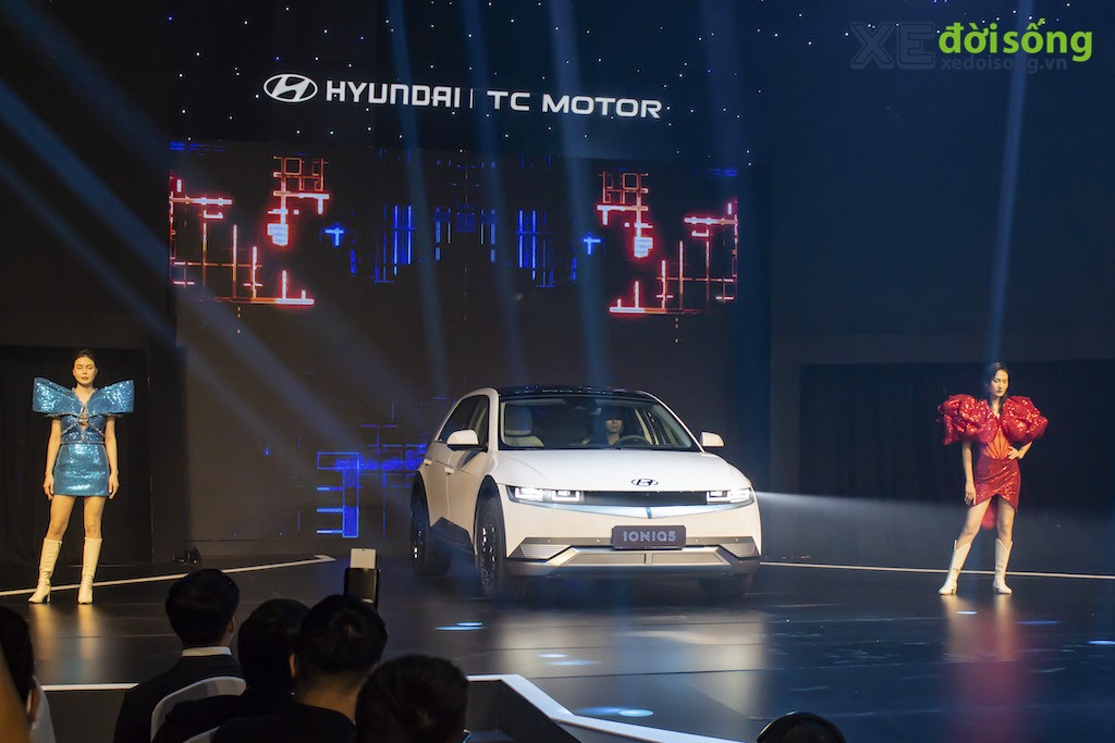Hyundai IONIQ 5 “chào sân” Việt Nam, chuẩn bị cho tương lai cạnh tranh với người anh em Kia EV6 ảnh 1