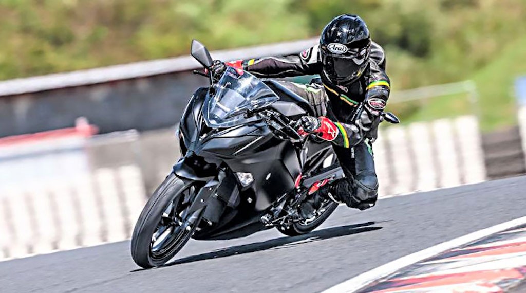 Kawasaki tuyên bố “không sống nổi nếu không làm xe điện”, tiếp tục khoe Ninja 300 không khí thải ảnh 1