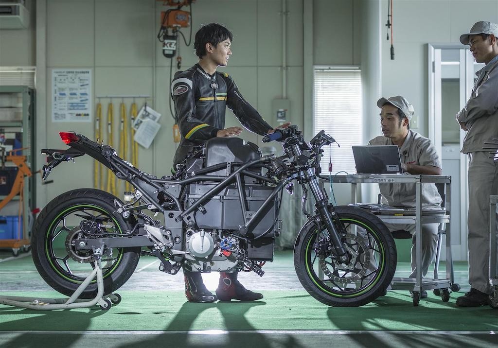 Kawasaki tuyên bố “không sống nổi nếu không làm xe điện”, tiếp tục khoe Ninja 300 không khí thải ảnh 2