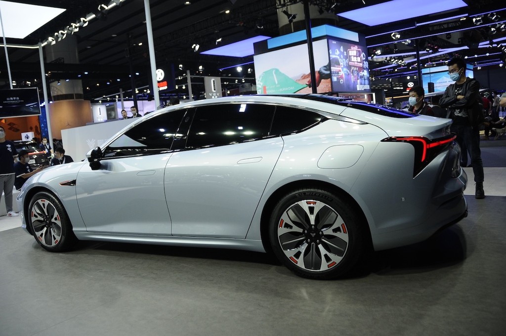 Sedan Trung Quốc Nezha S cạnh tranh với Tesla, phạm vi hoạt động dự kiến 700km ảnh 9
