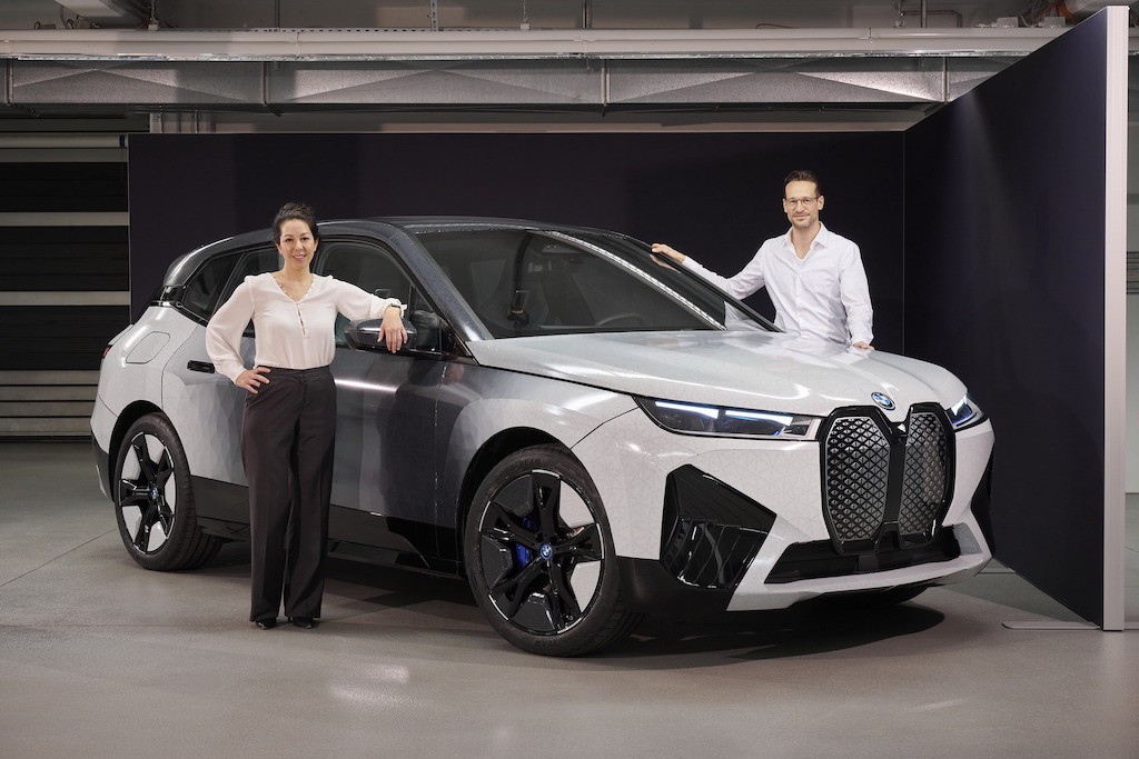 BMW giới thiệu xe SUV chạy điện đầu năm 2022 ở Mỹ đối đầu với Tesla