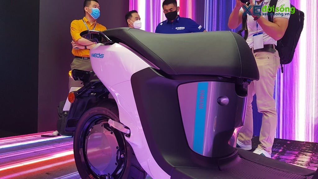 Cận cảnh xe tay ga điện Yamaha Neos “made in Vietnam” tại Phú Quốc, mới bày chưa bán ra ảnh 6