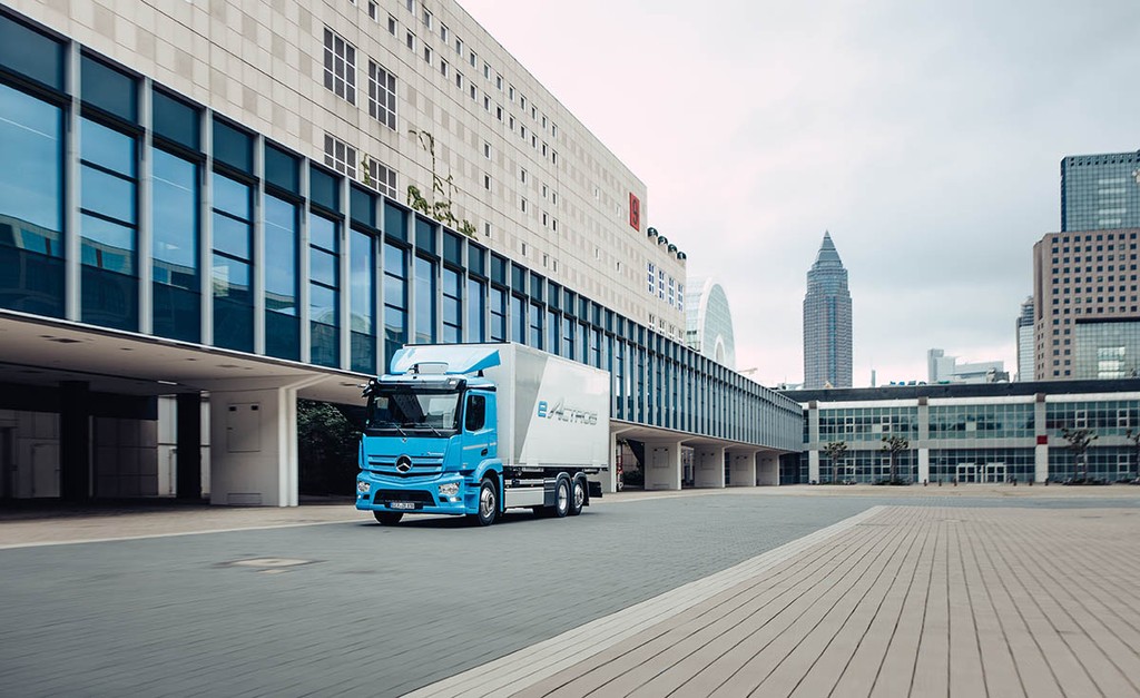 Ra mắt toàn cầu Mercedes-Benz eActros: Kỷ nguyên mới cho xe tải hạng nặng chạy điện ảnh 1