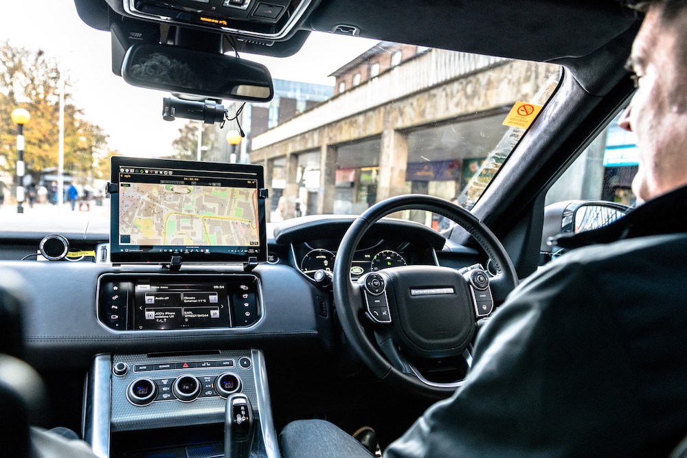 Xem xe tự lái Jaguar và Land Rover “xuống phố” tại Anh ảnh 2