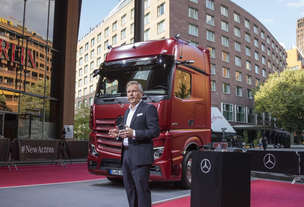 Mercedes-Benz trình làng xe tải cực kỳ hiện đại, có khả năng tự lái ảnh 1