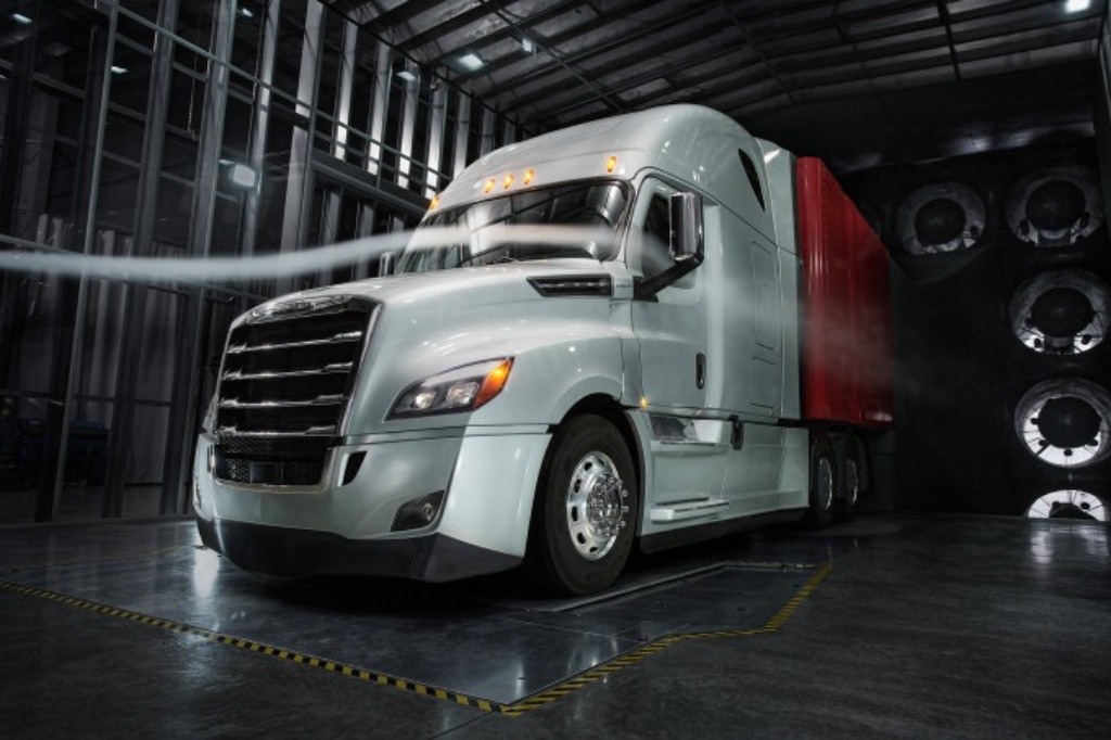 Xuất hiện xe tải đầu kéo Mỹ Freightliner có khả năng tự lái cấp độ 2 ảnh 7