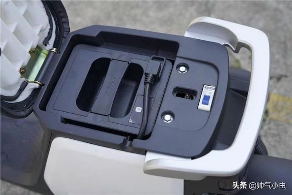 Xiaomi tung ra xe đạp điện “rẻ như bèo”, nhiều tính năng độc và “xịn” hơn cả mô tô cao cấp ảnh 4