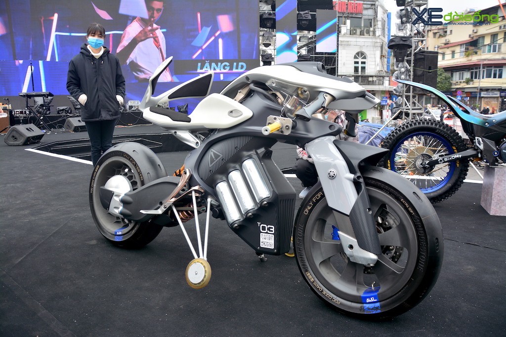Nhìn ngỡ robot tới từ tương lai xâm chiếm phố đi bộ ở Hà Nội, hoá ra là mô tô ý tưởng của Yamaha! ảnh 1