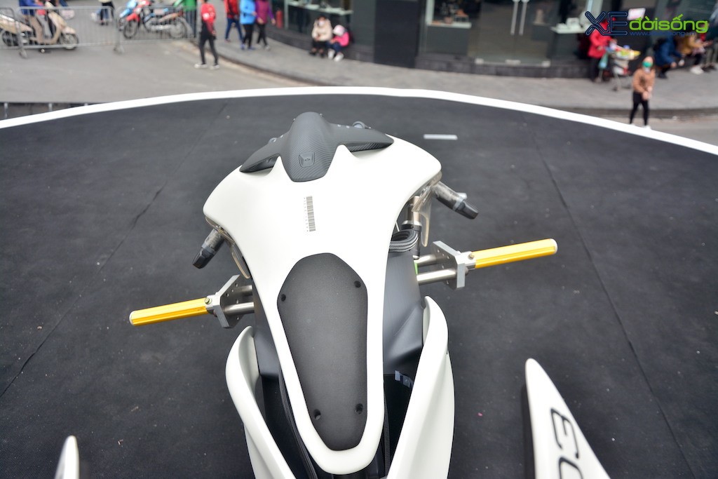 Nhìn ngỡ robot tới từ tương lai xâm chiếm phố đi bộ ở Hà Nội, hoá ra là mô tô ý tưởng của Yamaha! ảnh 11