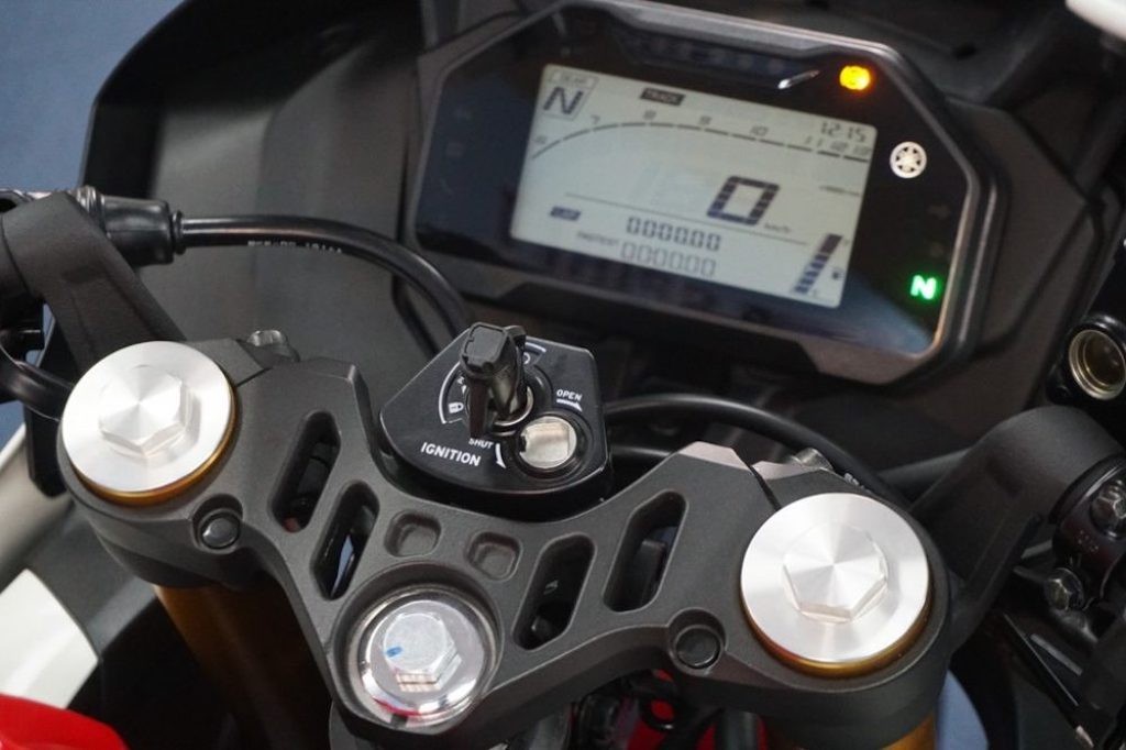 Không bị bỏ rơi, Yamaha R15 V4 cũng có bản đặc biệt kỷ niệm 60 năm tham gia MotoGP ảnh 2