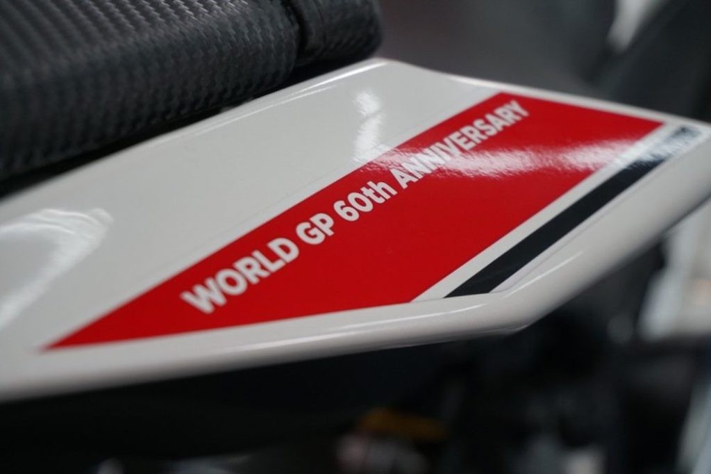 Không bị bỏ rơi, Yamaha R15 V4 cũng có bản đặc biệt kỷ niệm 60 năm tham gia MotoGP ảnh 5