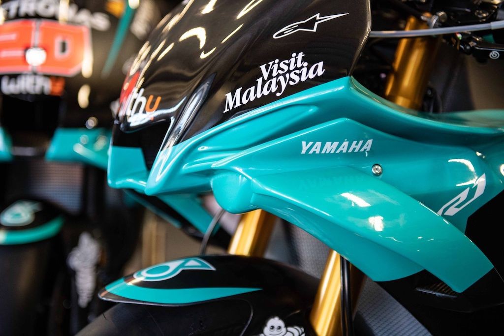 Vinh danh người đang dẫn đầu MotoGP, Yamaha tung ra R1 bản “nhái” xe đua M1 giá hơn 1 tỷ ảnh 5
