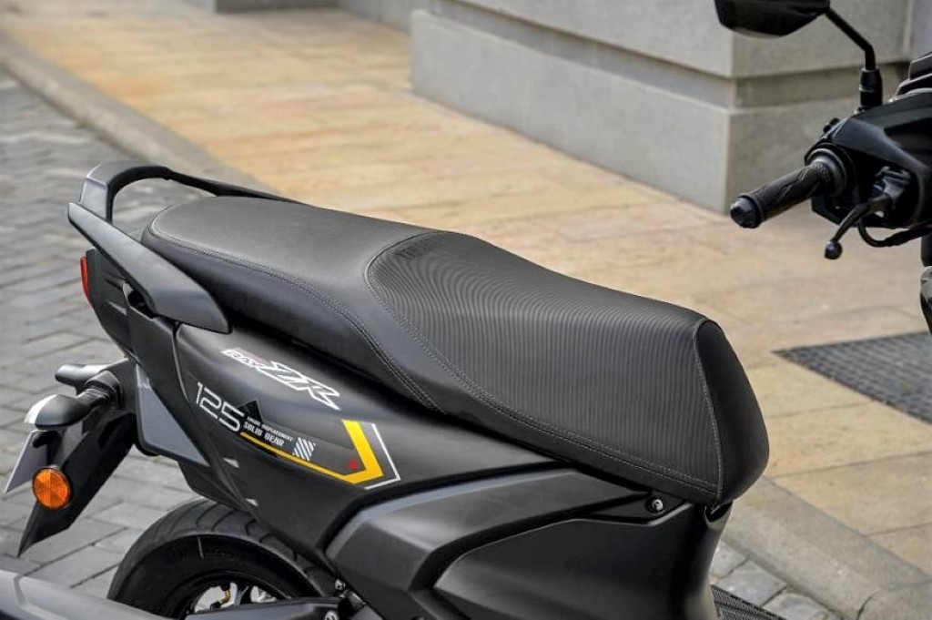 Xe tay ga thể thao Yamaha Ray ZR 125 Fi Hybrid bán với giá rẻ giật mình ảnh 3