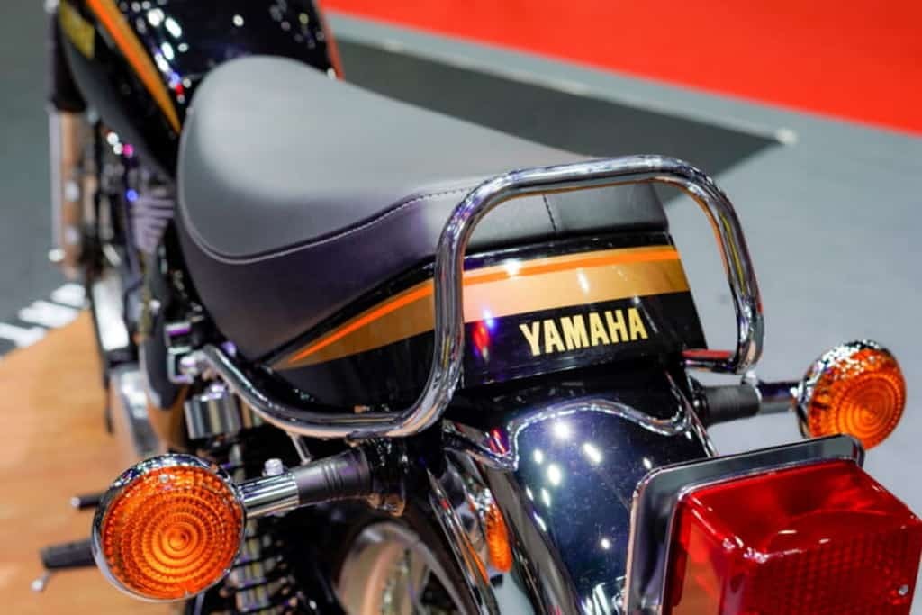 Yamaha ưu ái Thái Lan, tung ra mô tô hoài cổ SR 400 bản kỷ niệm 44 năm dành riêng cho xứ Chùa vàng ảnh 7