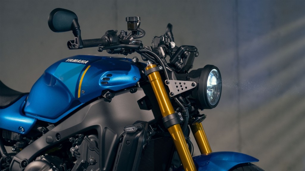 Diện kiến Yamaha XSR 900 2022 hoàn toàn mới: Màn lột xác thậm chí còn mạnh mẽ hơn cả MT-09 ảnh 5