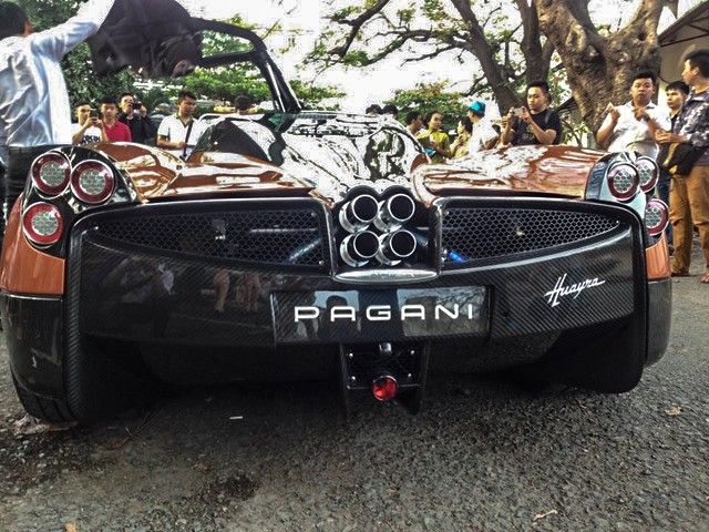 Clip xe đắt nhất Việt Nam Pagani Huayra đi đăng ký biển ảnh 3