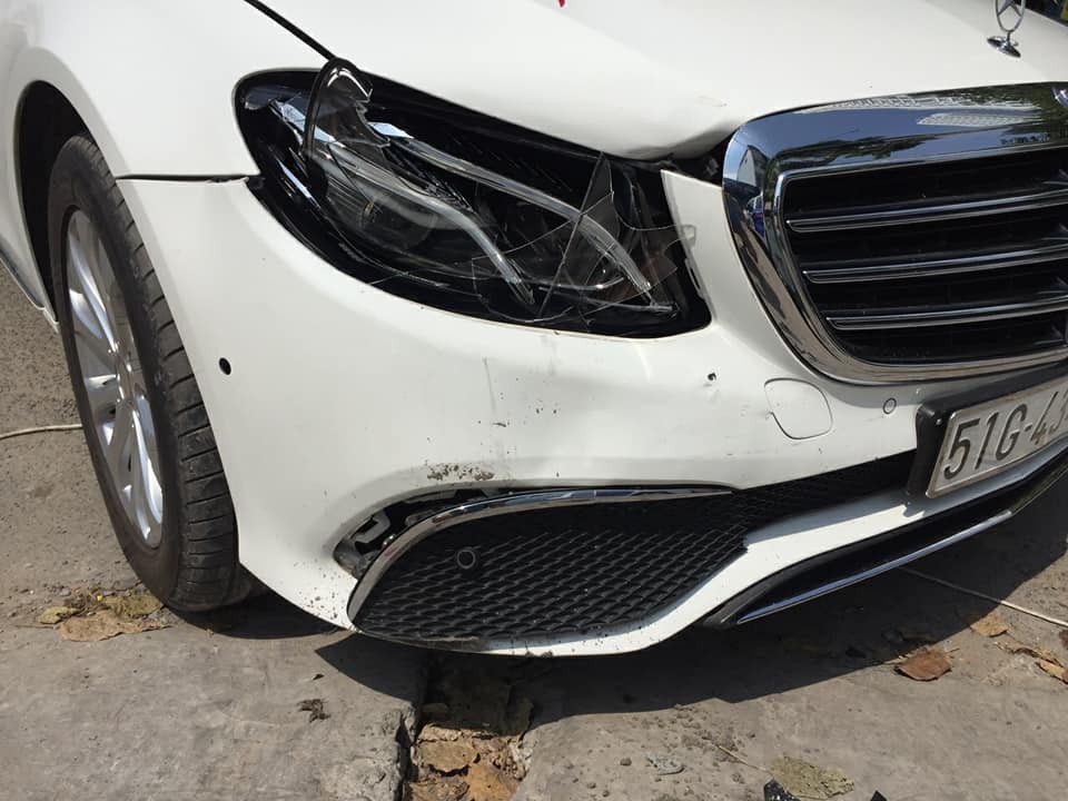 Nhân viên rửa xe lo sốt vó vì lùi xe khiến Mercedes-Benz thiệt hại 200 triệu đồng ảnh 2