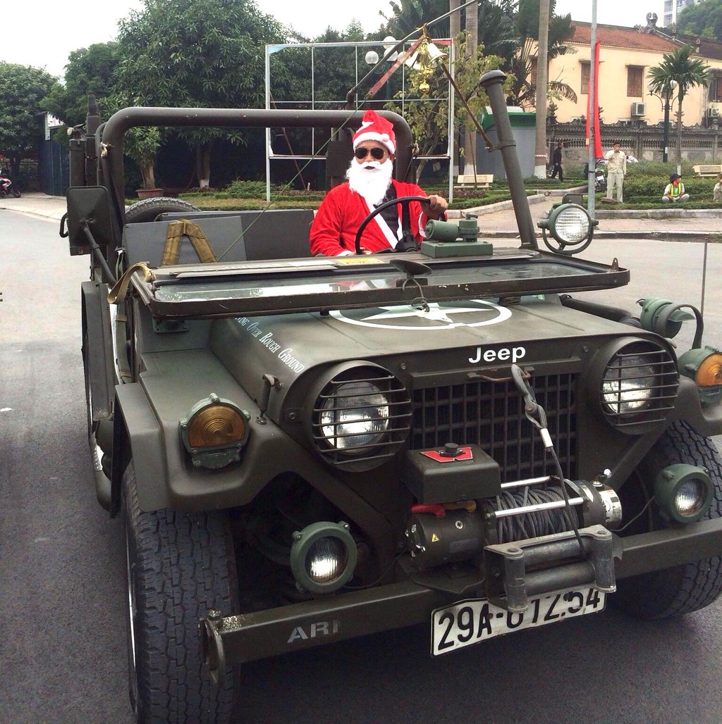 Ông già Noel ở Việt Nam lái xe gì đi phát quà? ảnh 10