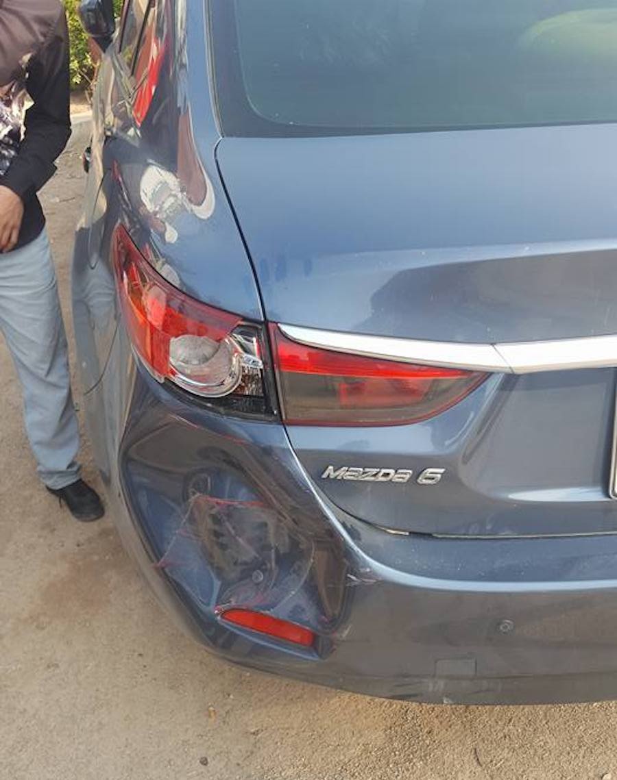 Lùi bất cẩn trúng Mazda 6, hành động của tài xế xe khách khiến nhiều người bất ngờ ảnh 2