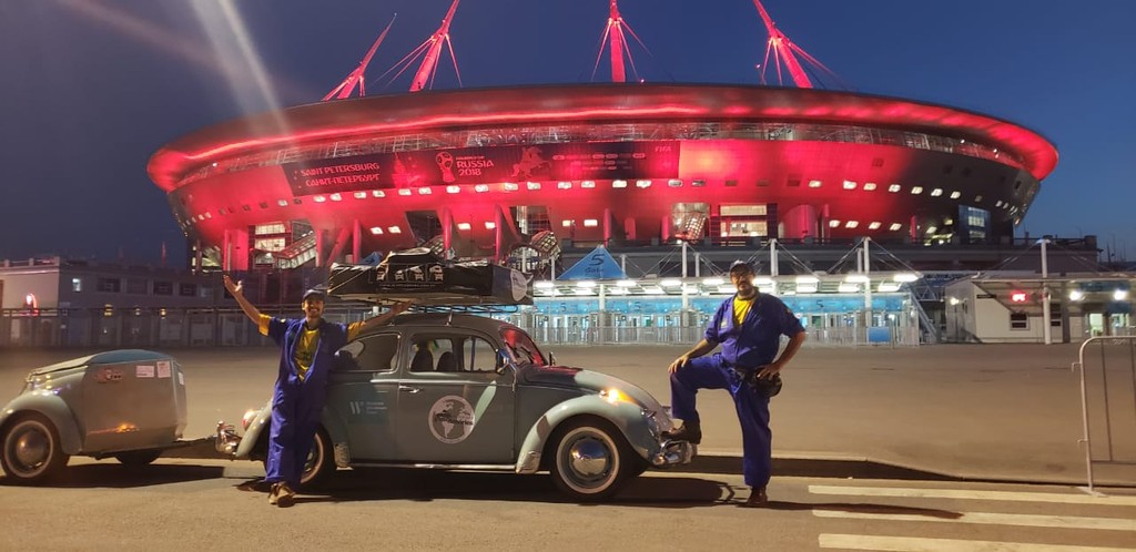 Cổ động viên Brazil lái xe “con bọ” vòng quanh nước Nga cổ động World Cup ảnh 1