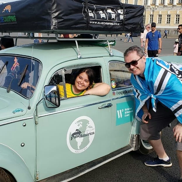 Cổ động viên Brazil lái xe “con bọ” vòng quanh nước Nga cổ động World Cup ảnh 3
