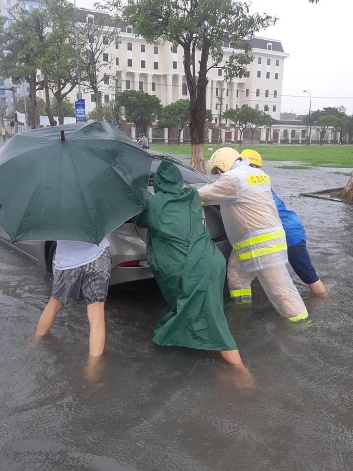 Dân Đà Nẵng bất lực nhìn xe sang chết chìm trong hầm chung cư  ảnh 8