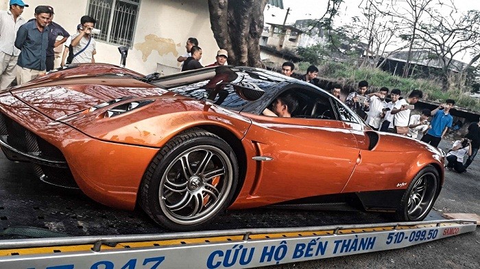 Clip xe đắt nhất Việt Nam Pagani Huayra đi đăng ký biển ảnh 2