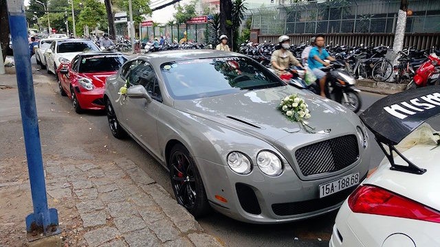 Cận cảnh đoàn siêu xe trong đám cưới ở Sài Gòn ảnh 6