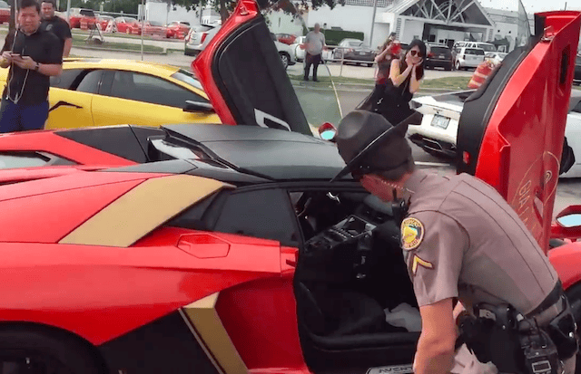 Dàn siêu xe của Gia Lai Team chạm mặt cảnh sát Mỹ ảnh 2