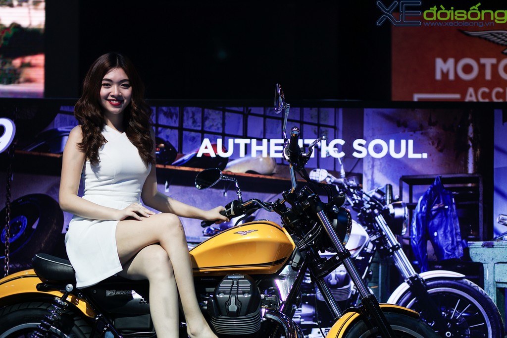 Người mẫu không chỉ tạo dáng tại triển lãm xe máy Việt Nam ảnh 8