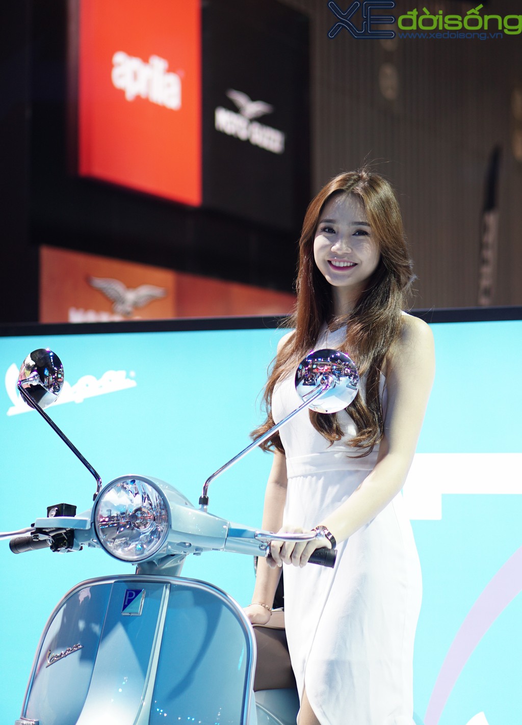 Người mẫu không chỉ tạo dáng tại triển lãm xe máy Việt Nam ảnh 7