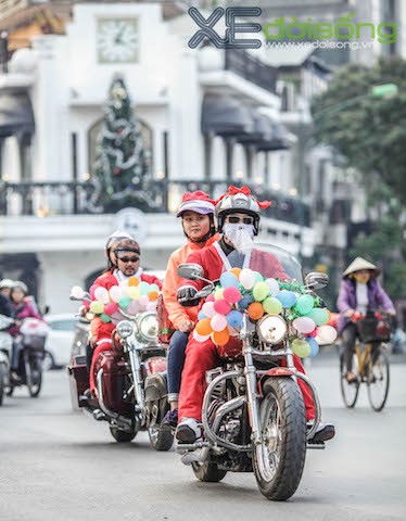 Tưng bừng đoàn xe PKL của ông già Noel trên phố Hà Nội ảnh 3