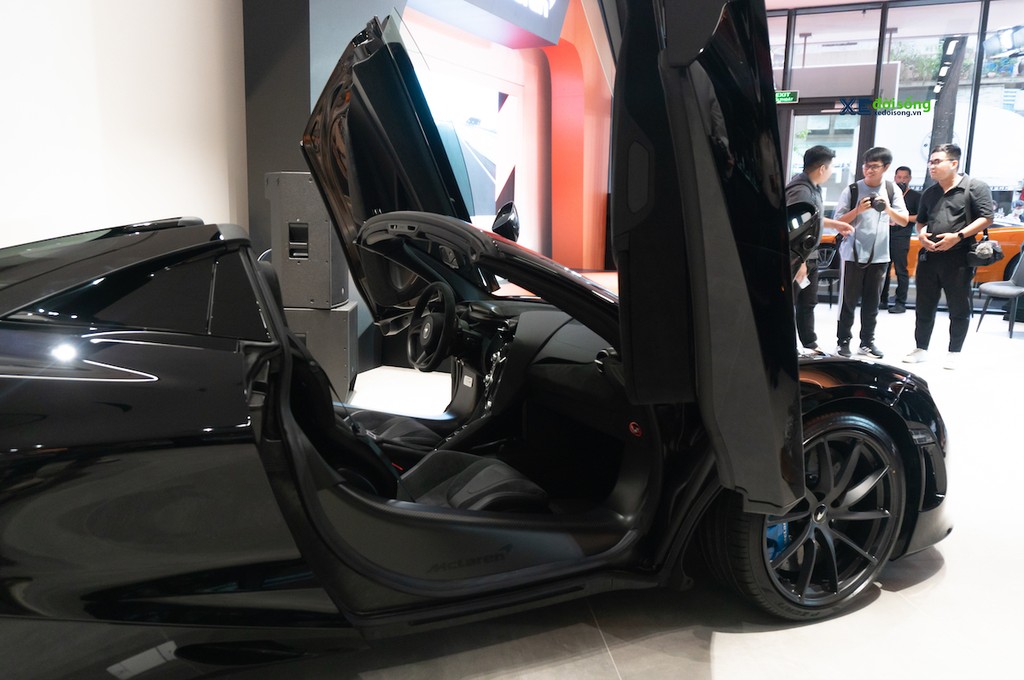 Showroom đầu tiên của McLaren tại Việt Nam chính thức đi vào hoạt động, trưng bày loạt xe hàng chục tỷ ảnh 13