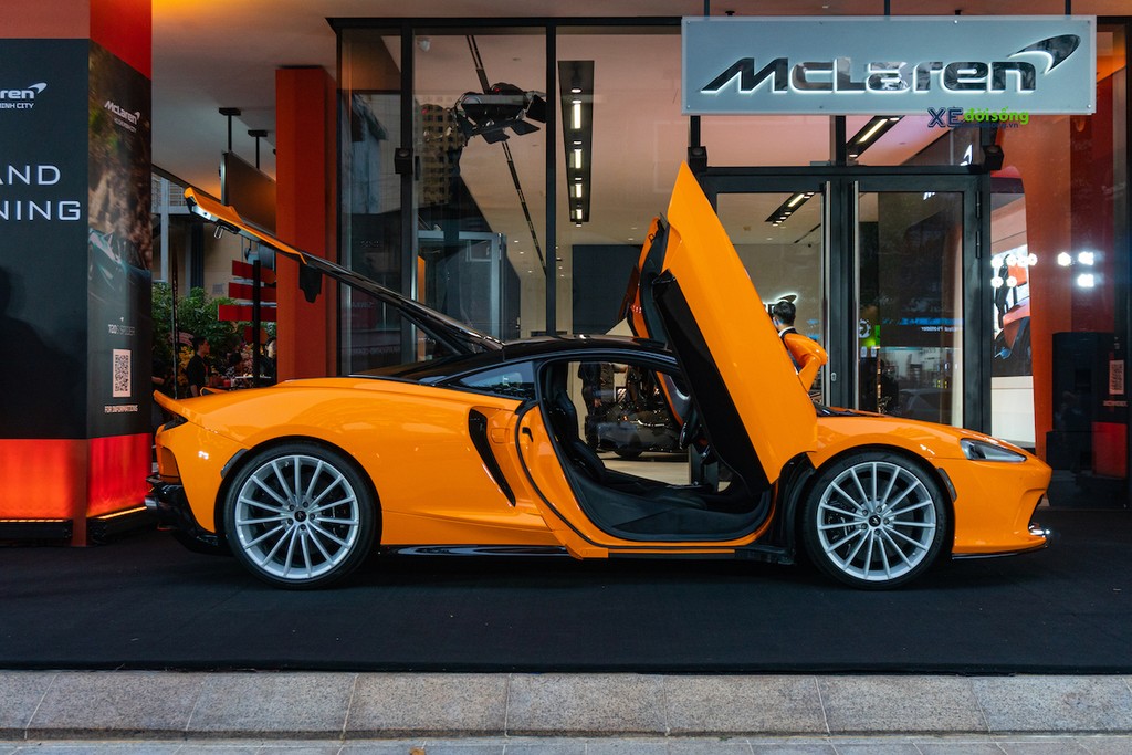 Showroom đầu tiên của McLaren tại Việt Nam chính thức đi vào hoạt động, trưng bày loạt xe hàng chục tỷ ảnh 6