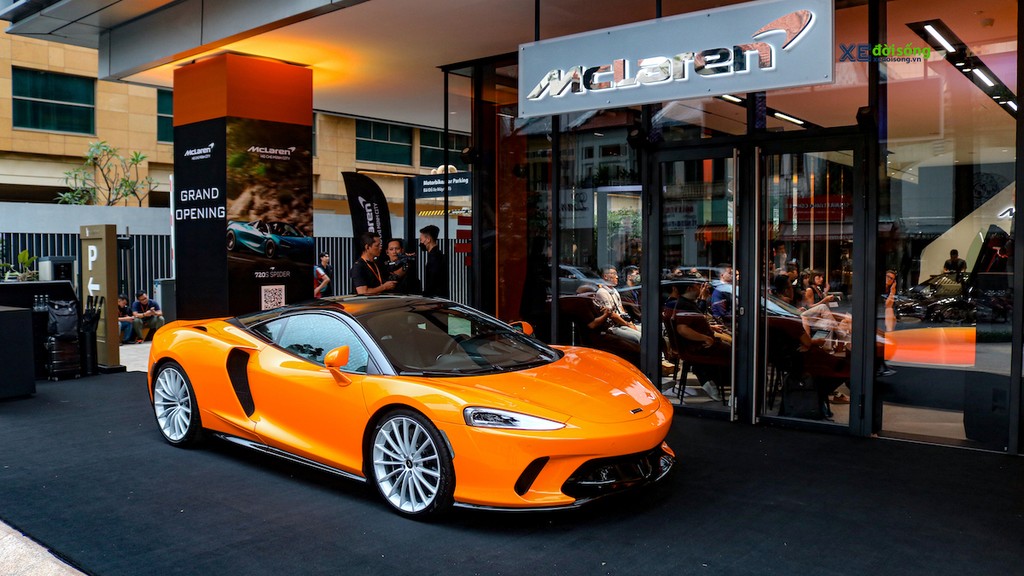 Showroom đầu tiên của McLaren tại Việt Nam chính thức đi vào hoạt động, trưng bày loạt xe hàng chục tỷ ảnh 1